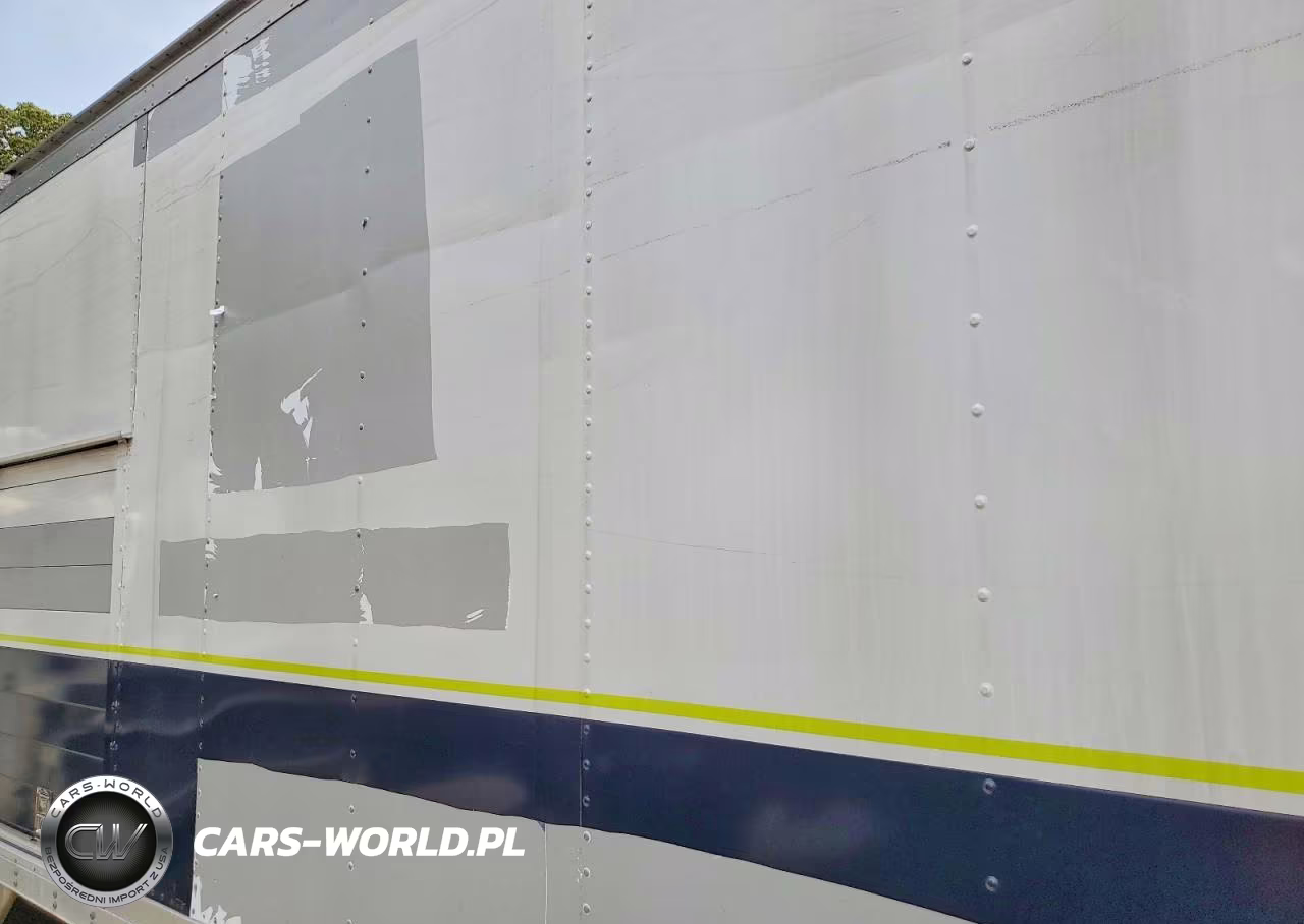 2017 Chevrolet Express Refrigerated Box Truck VIN:1GB6GUCG8H1128048 - 11
