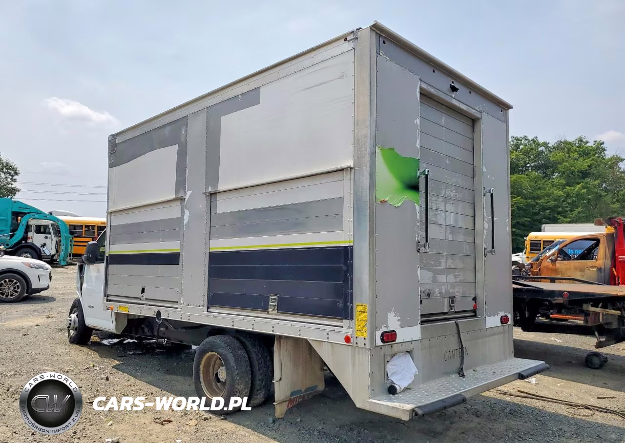 2017 Chevrolet Express Refrigerated Box Truck VIN:1GB6GUCG8H1128048 - 2
