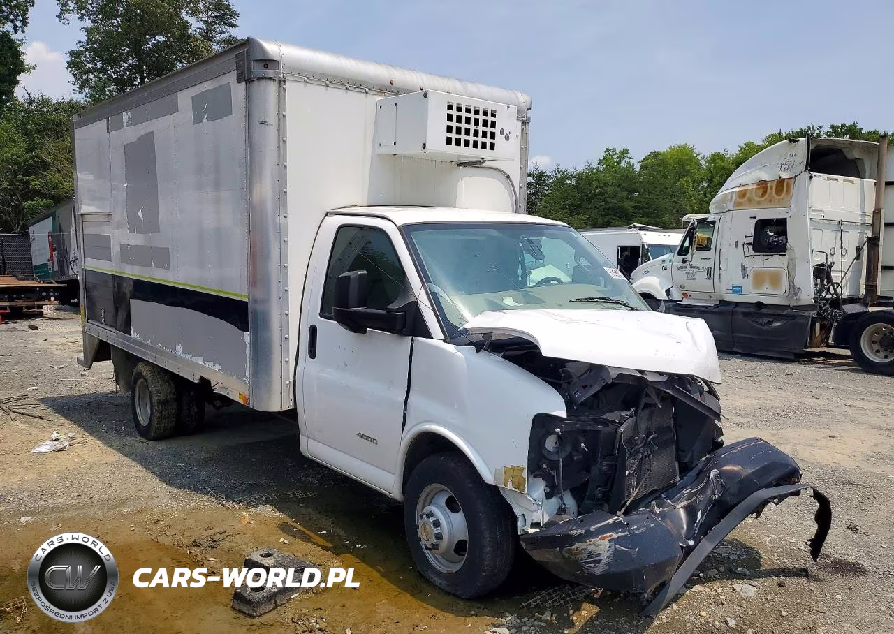 2017 Chevrolet Express Refrigerated Box Truck VIN:1GB6GUCG8H1128048 - 4