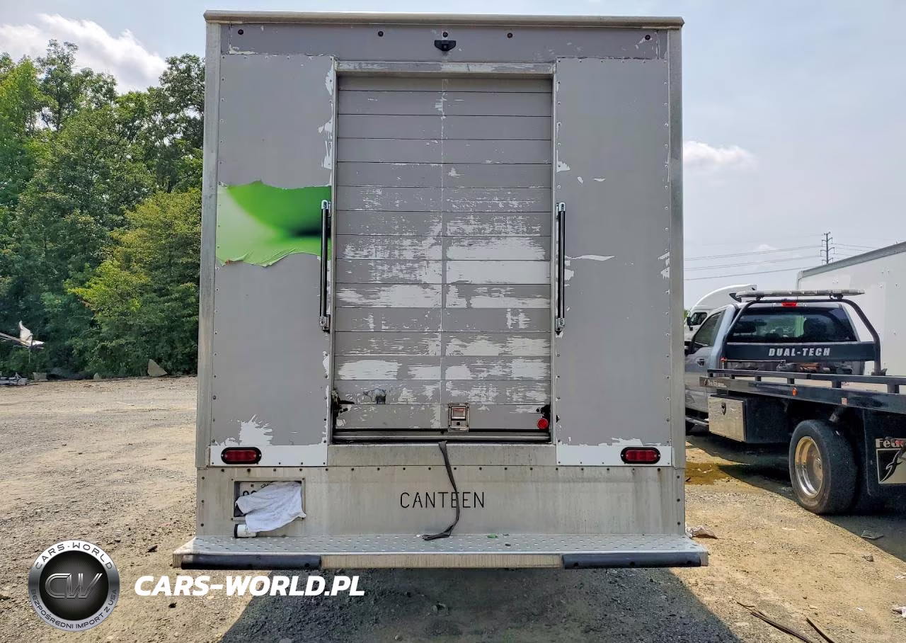 2017 Chevrolet Express Refrigerated Box Truck VIN:1GB6GUCG8H1128048 - 6