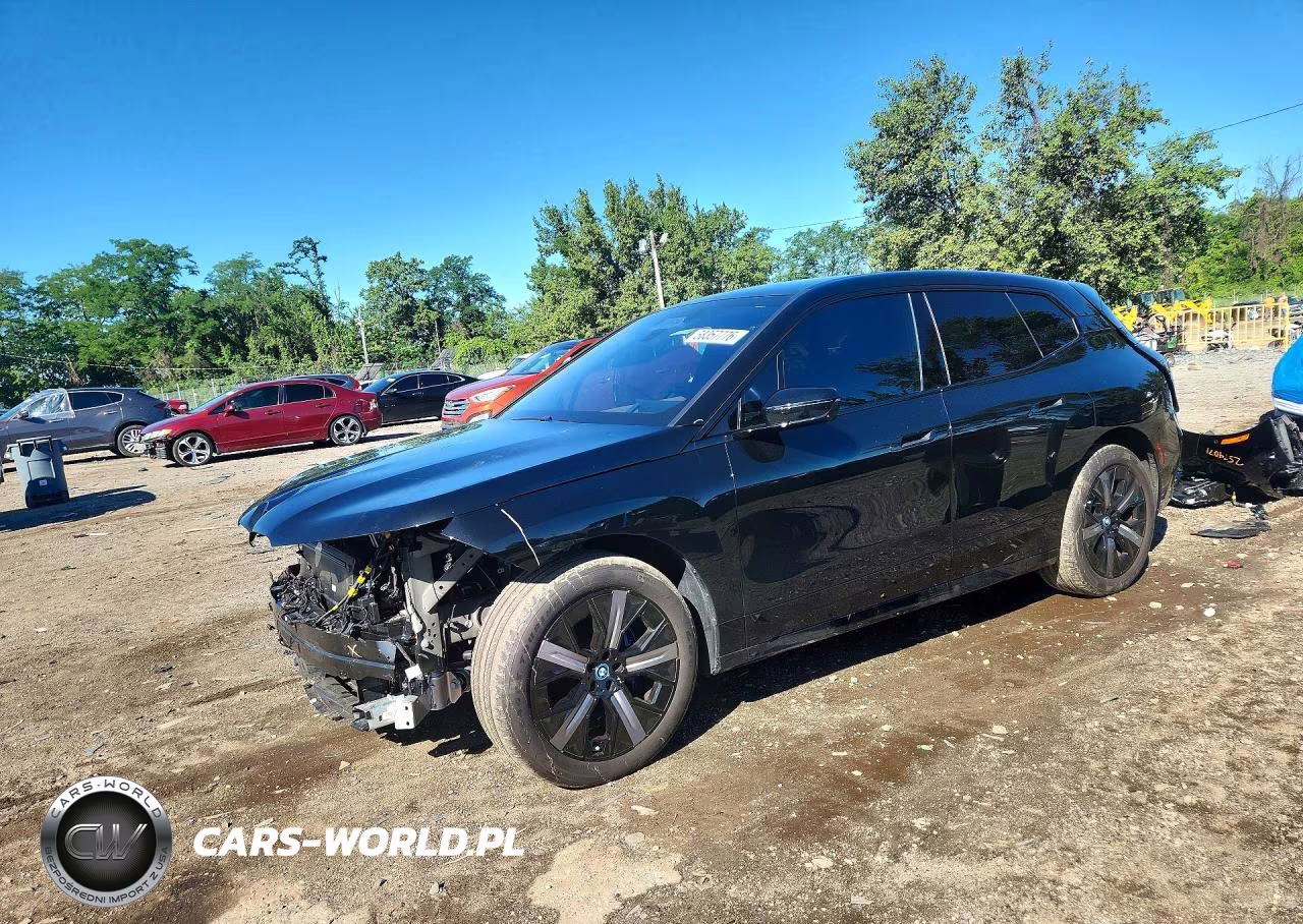 2025 BMW Ix xDrive50 – zdjęcie 1 z 14