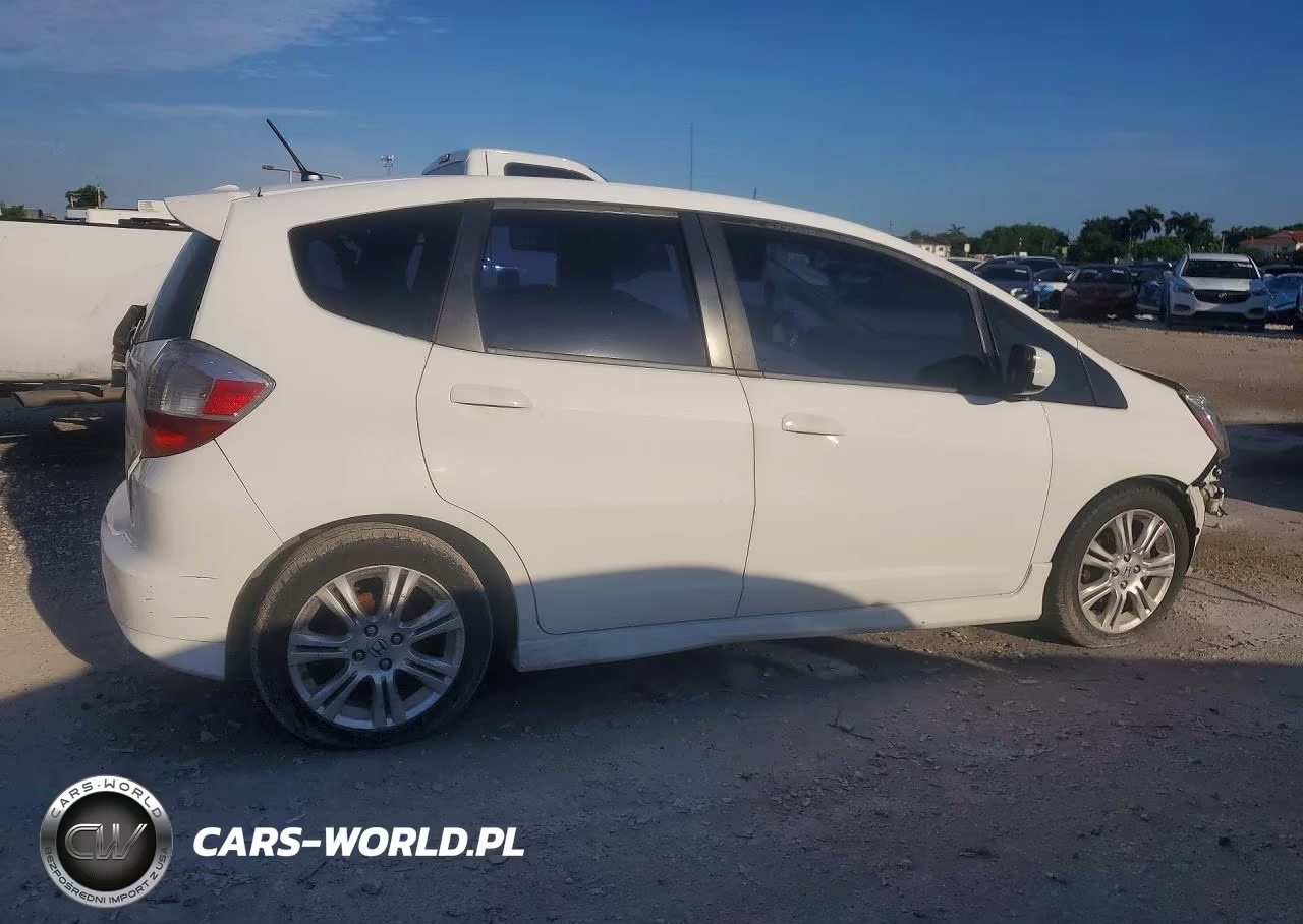 2010 Honda Fit Sport VIN:JHMGE8H43AC003883 - 3