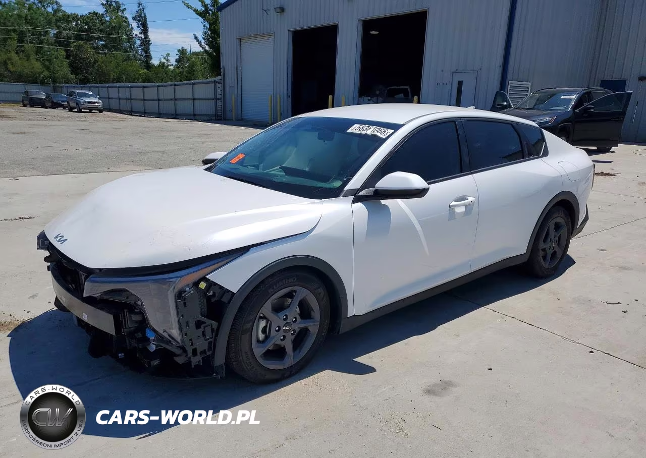 2025 Kia K4 Lxs – zdjęcie 1 z 13