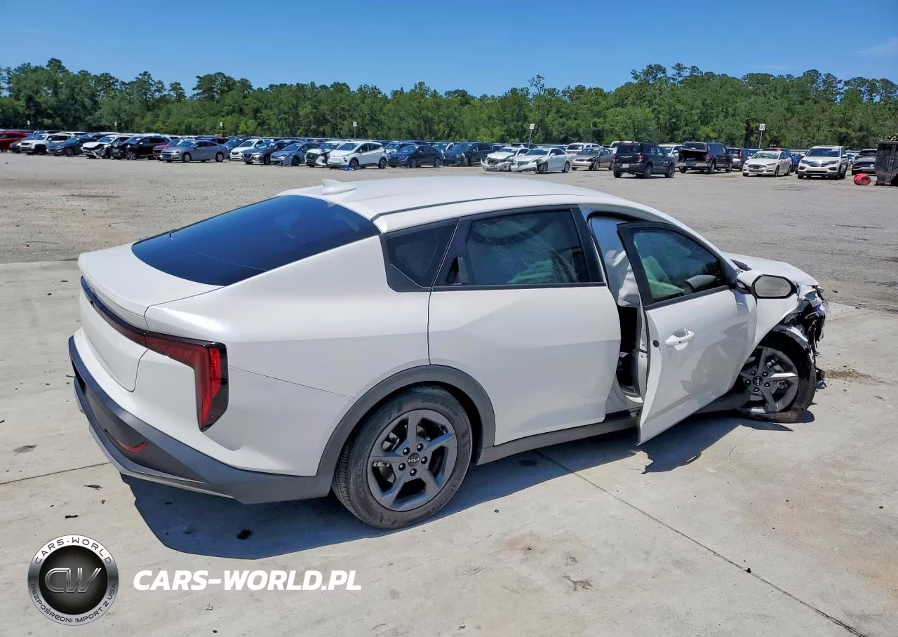 2025 Kia K4 Lxs VIN:3KPFT4DEXSE048100 - 3