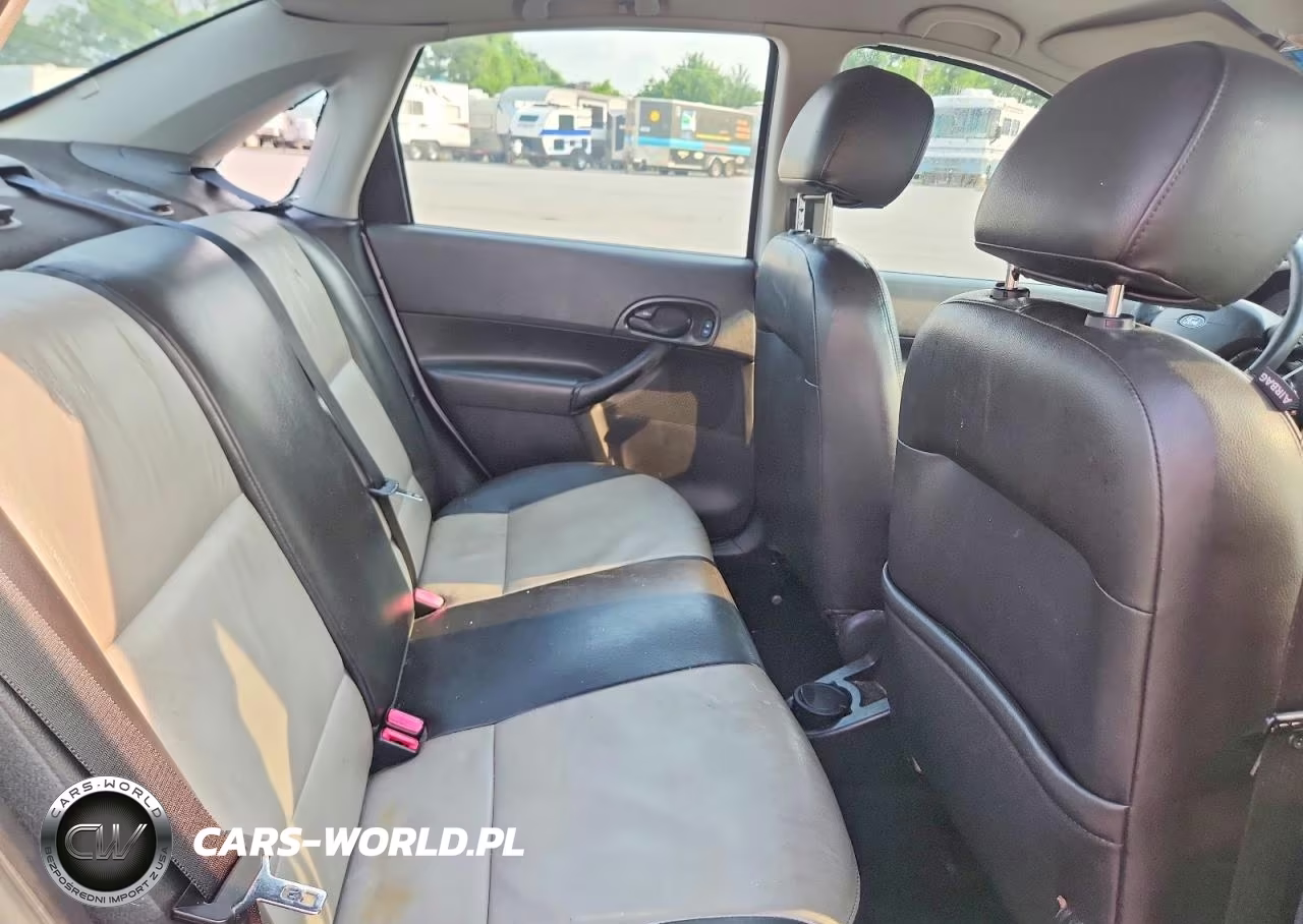 2007 Ford Focus Zx4 VIN:1FAHP34N87W210879 - 10