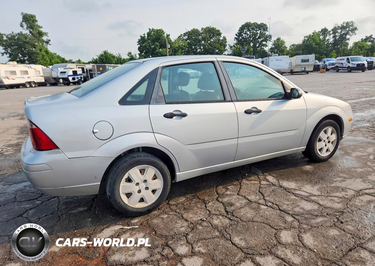 2007 Ford Focus Zx4 VIN:1FAHP34N87W210879 - 3