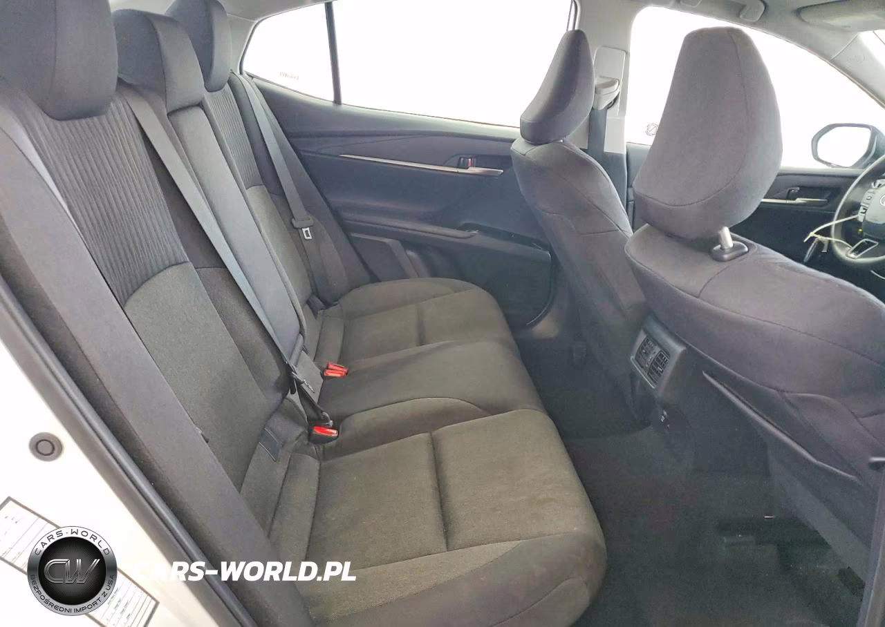 2025 Toyota Camry Le VIN:4T1DAACK1SU552356 - 10