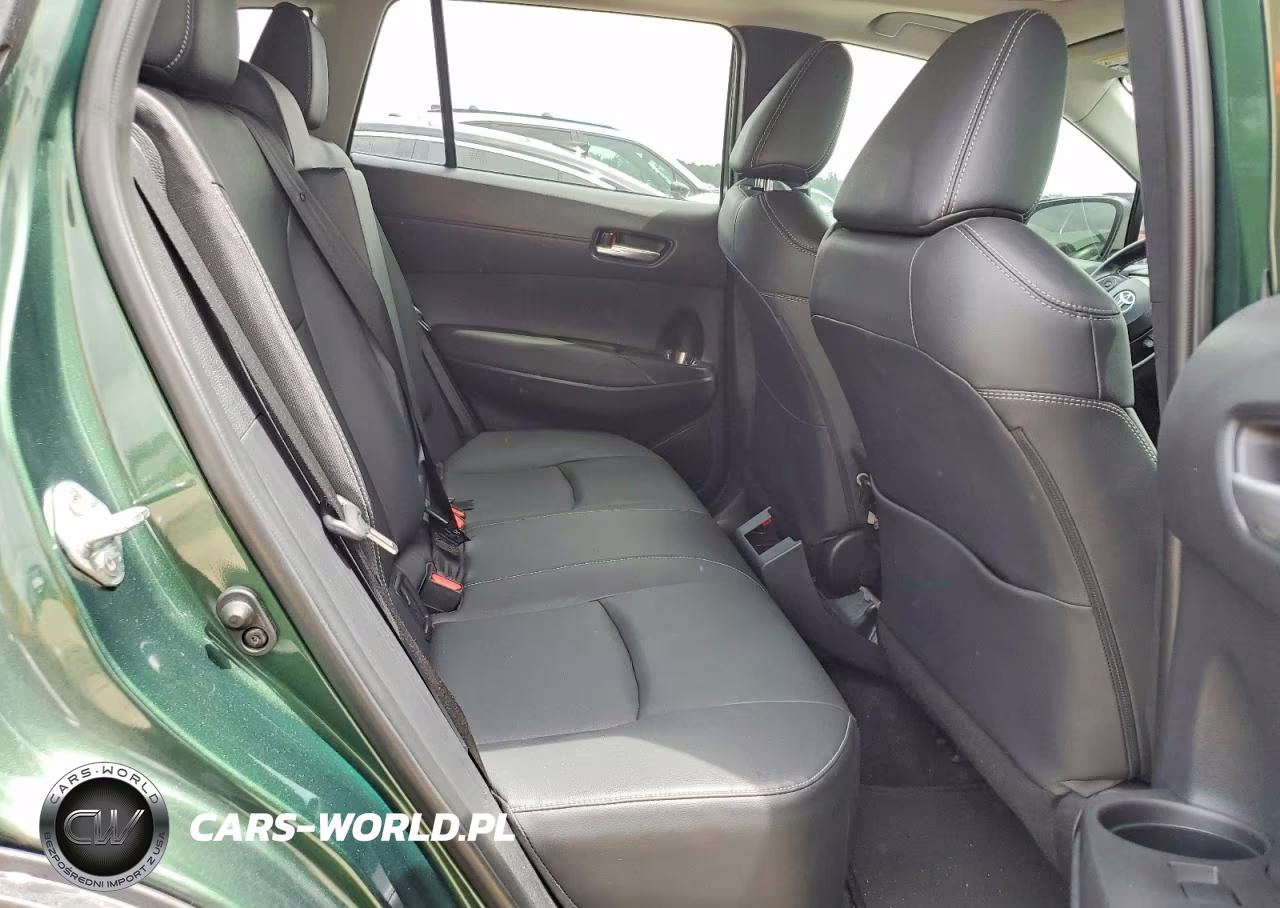 2022 Toyota Corolla Cross Xle VIN:7MUDAABG2NV040380 - 11