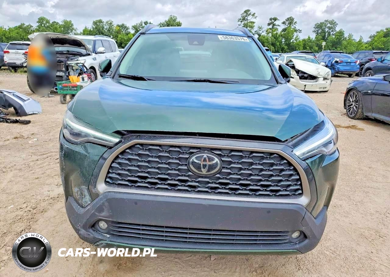 2022 Toyota Corolla Cross Xle VIN:7MUDAABG2NV040380 - 5