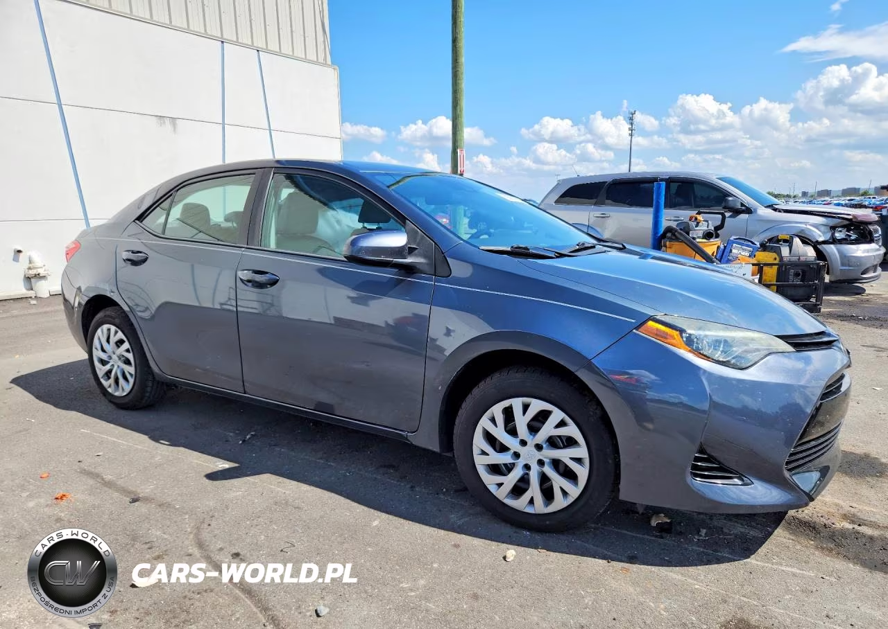 2018 Toyota Corolla Le VIN:5YFBURHE9JP826693 - 4