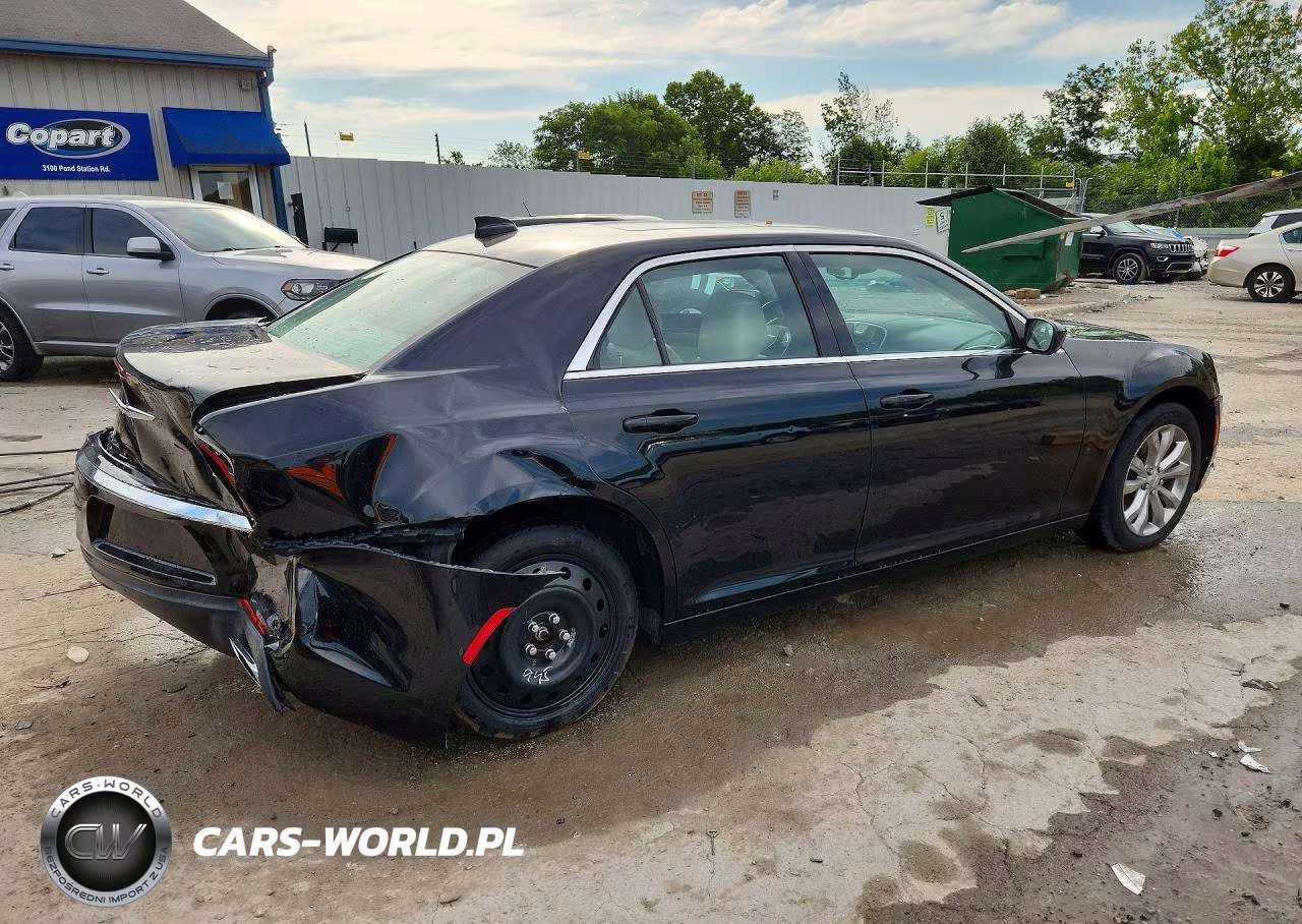2016 Chrysler 300 Limited VIN:2C3CCARG1GH164412 - 3