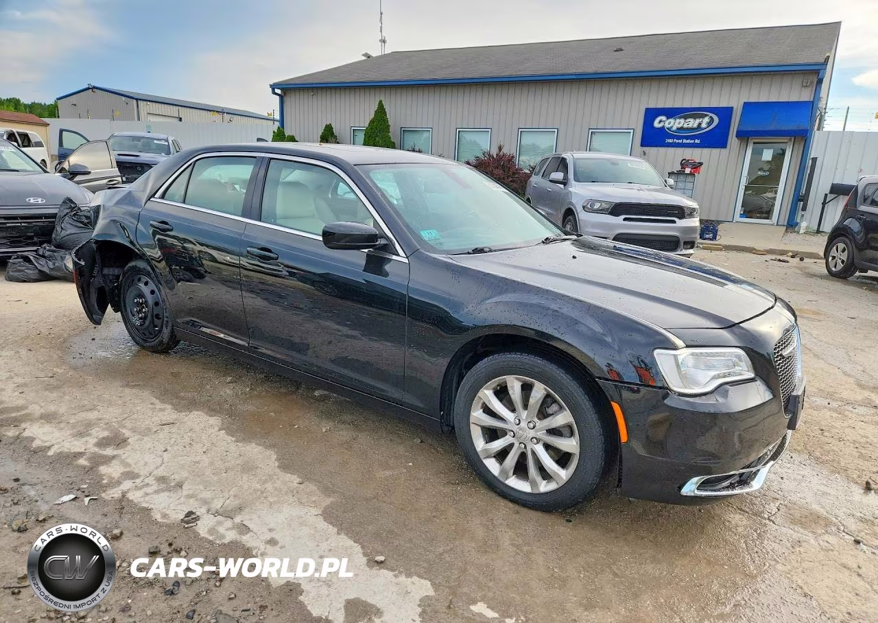 2016 Chrysler 300 Limited VIN:2C3CCARG1GH164412 - 4