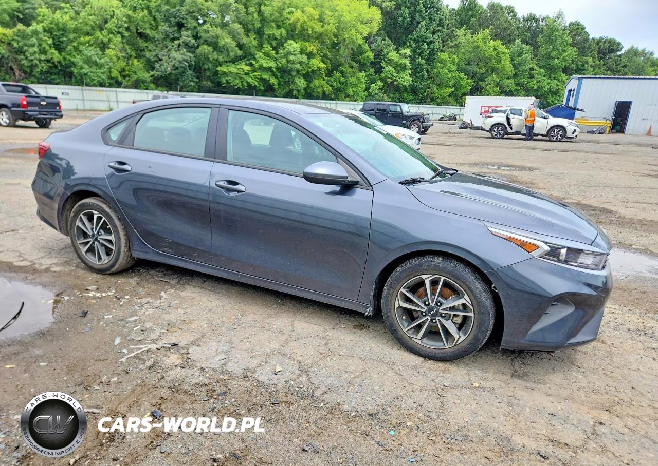 2023 Kia Forte Lxs VIN:3KPF24AD8PE552604 - 4