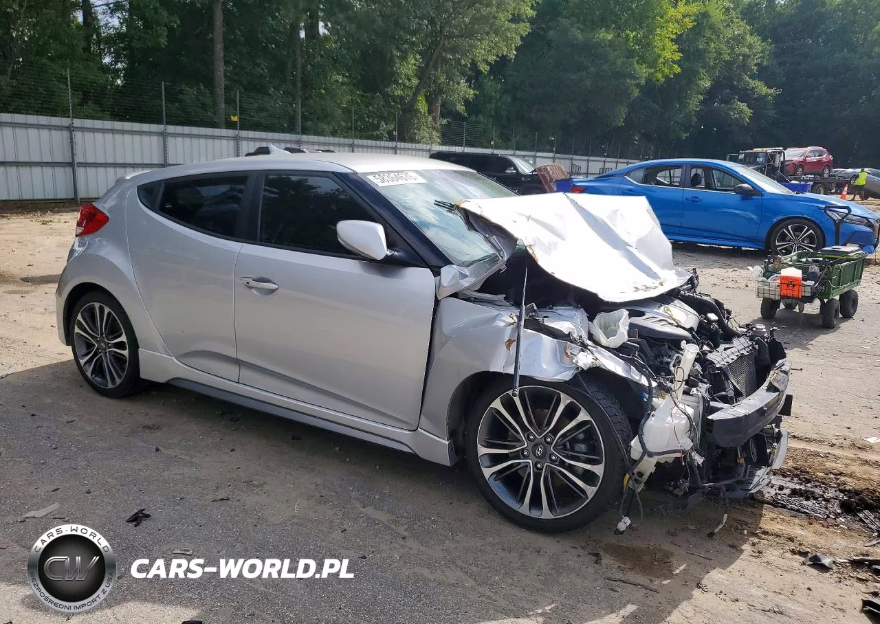 2016 Hyundai Veloster Turbo VIN:KMHTC6AE0GU261757 - 4