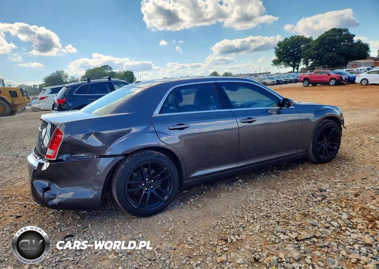 2013 Chrysler 300 VIN:2C3CCAAG7DH557824 - 3