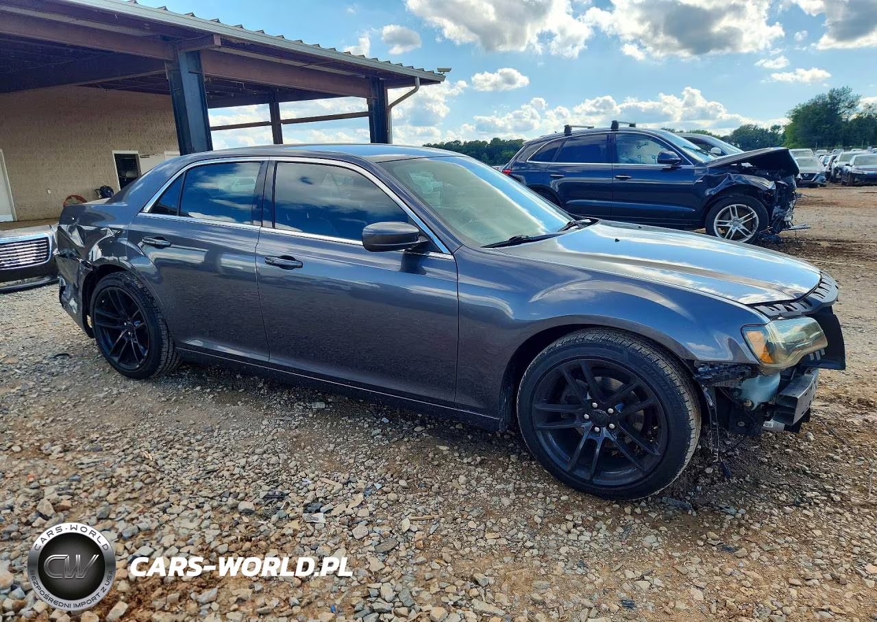 2013 Chrysler 300 VIN:2C3CCAAG7DH557824 - 4