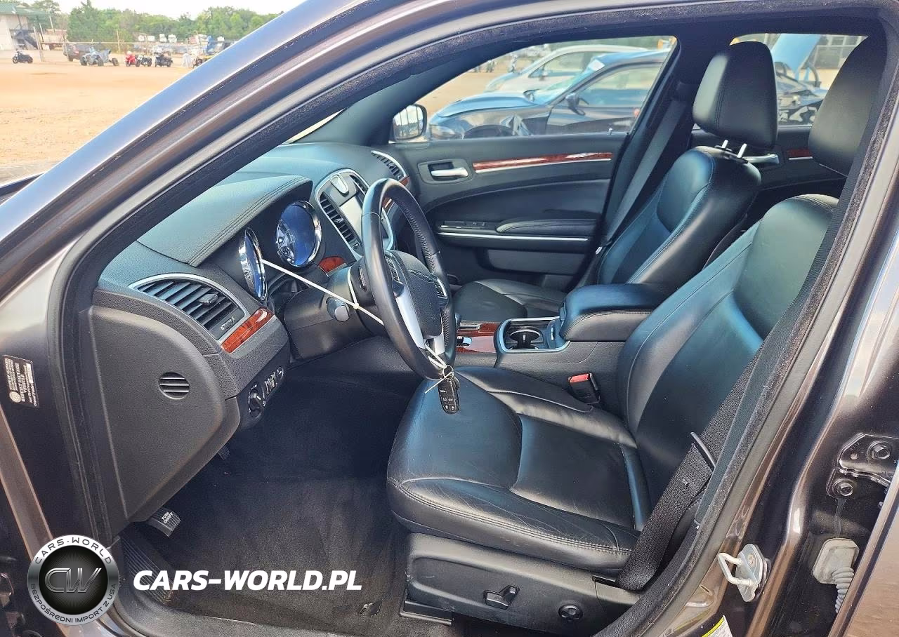 2013 Chrysler 300 VIN:2C3CCAAG7DH557824 - 7
