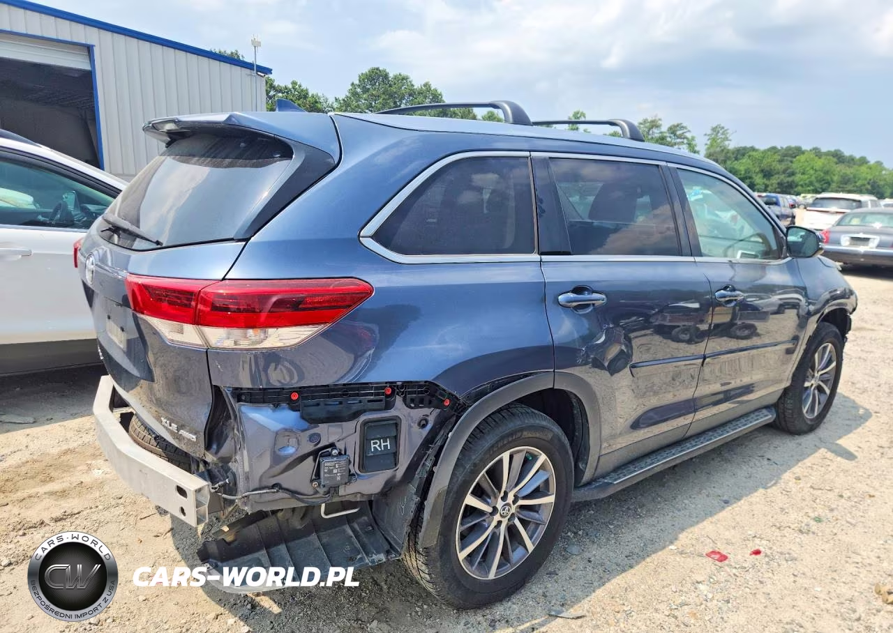 2019 Toyota Highlander Xle VIN:5TDJZRFH8KS957343 - 3