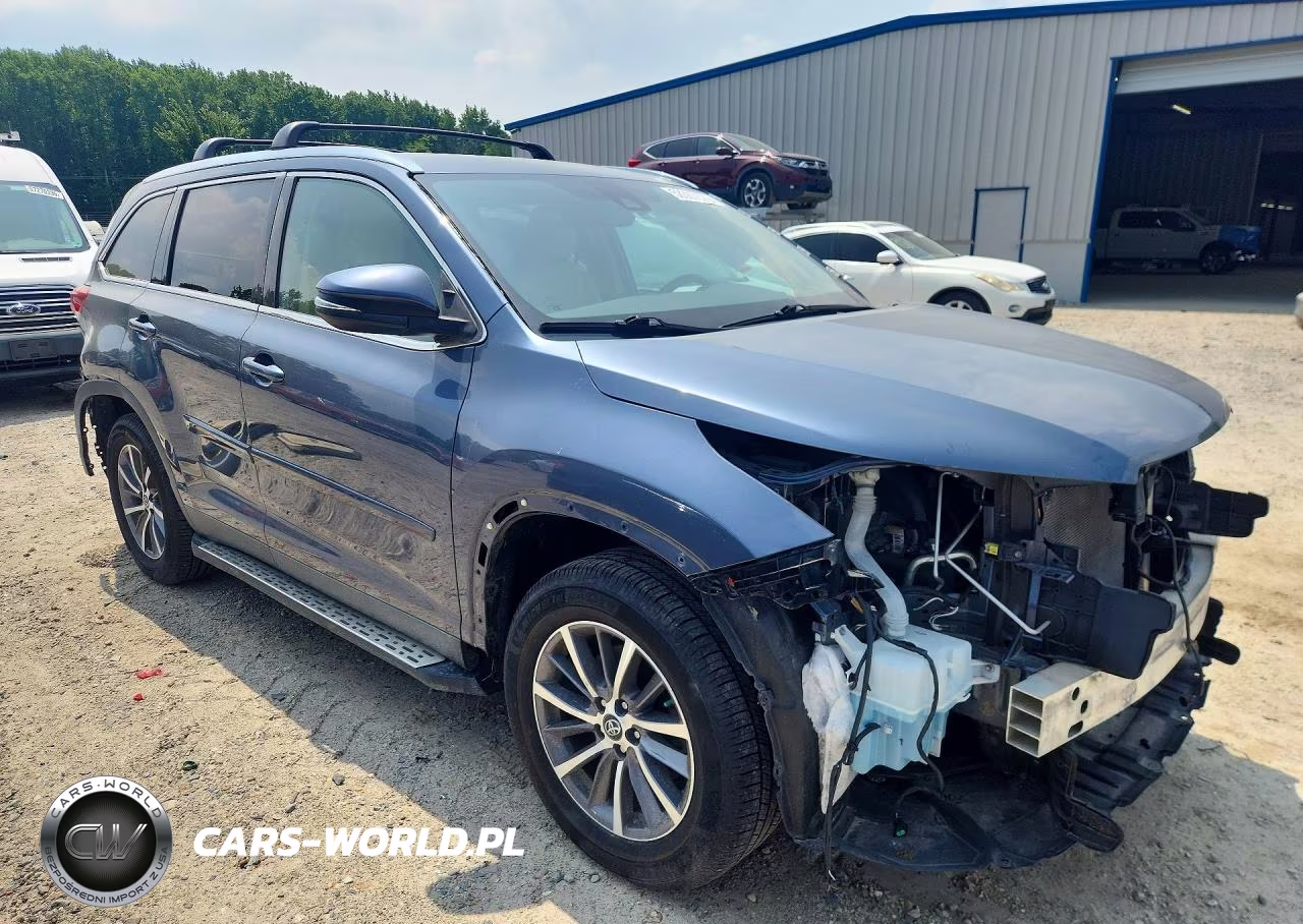 2019 Toyota Highlander Xle VIN:5TDJZRFH8KS957343 - 4
