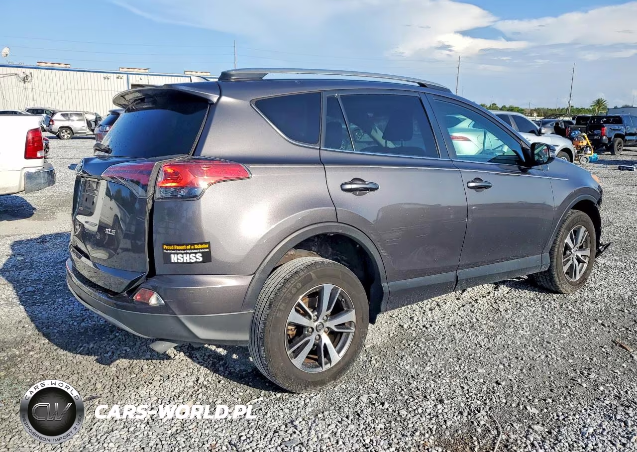2017 Toyota Rav4 Xle VIN:2T3WFREVXHW393823 - 3