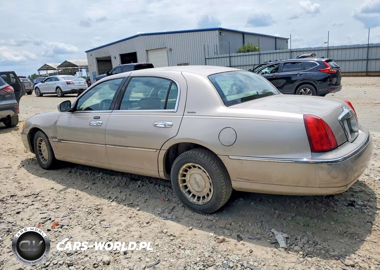 2002 Lincoln Town Car Executive VIN:1LNHM81W12Y644826 - 2