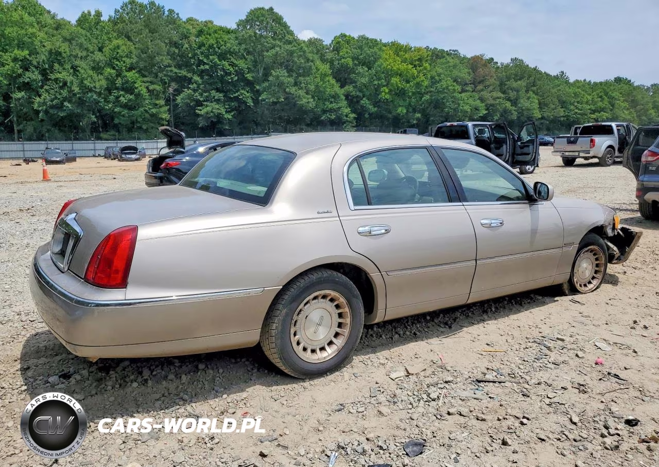 2002 Lincoln Town Car Executive VIN:1LNHM81W12Y644826 - 3