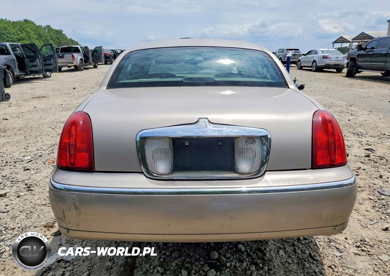 2002 Lincoln Town Car Executive VIN:1LNHM81W12Y644826 - 6