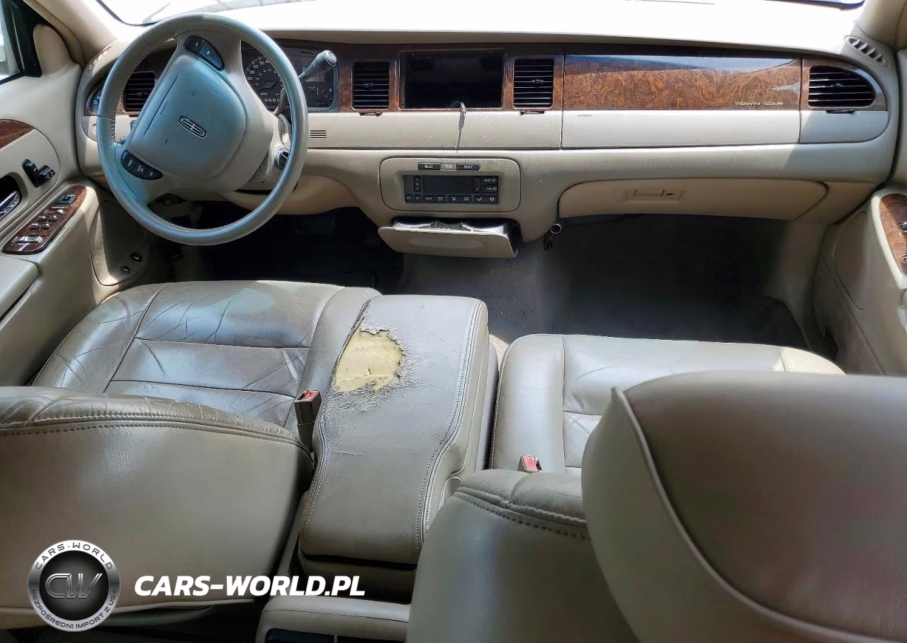 2002 Lincoln Town Car Executive VIN:1LNHM81W12Y644826 - 8