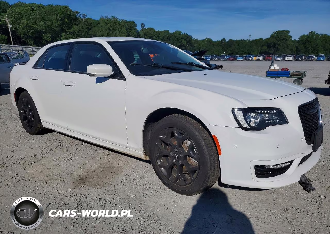 2023 Chrysler 300 Touring L VIN:2C3CCASG8PH620691 - 4