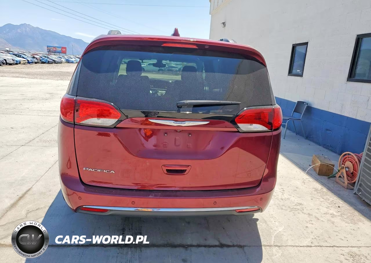 2017 Chrysler Pacifica Touring L VIN:2C4RC1BG8HR780037 - 6