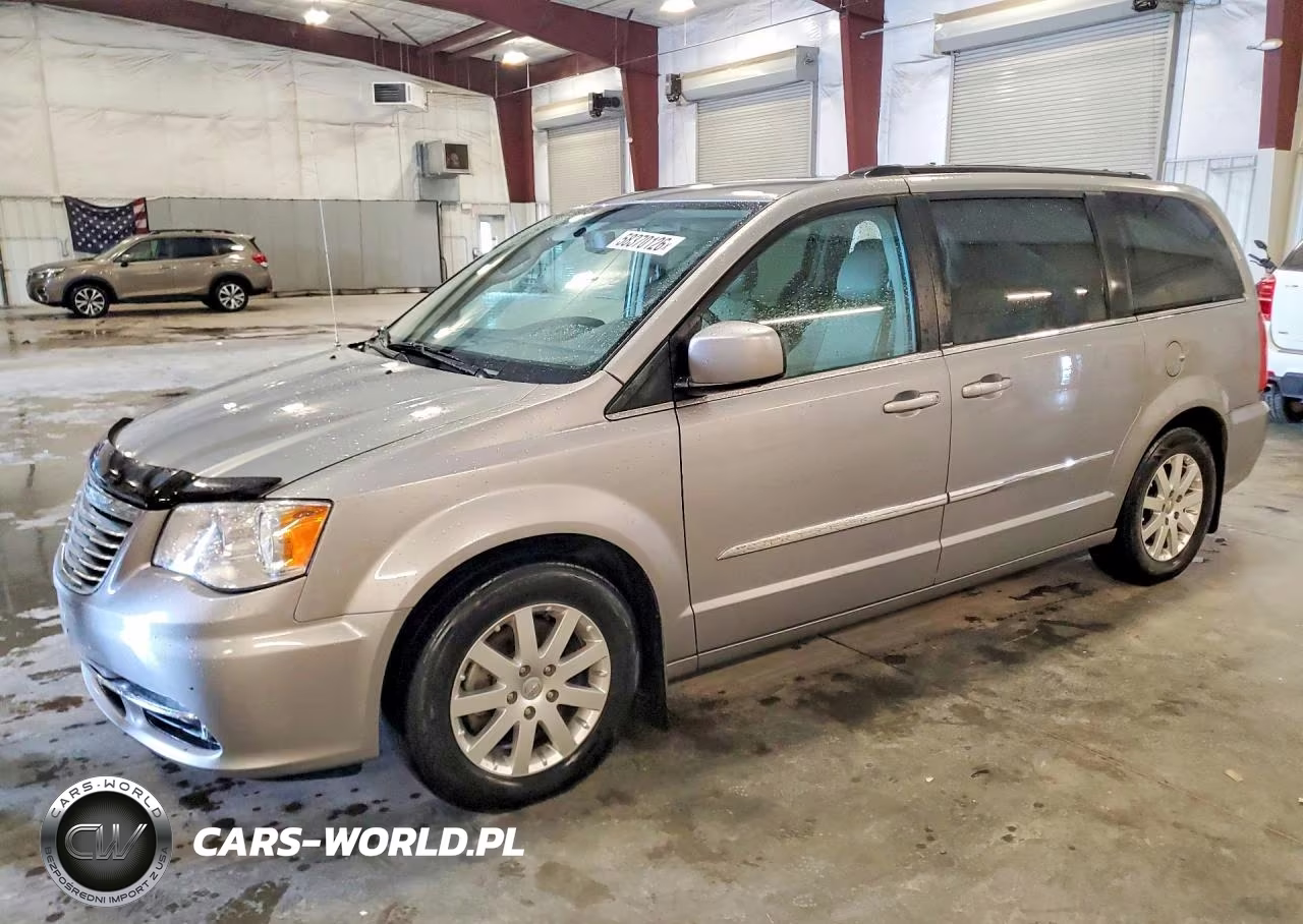 2013 Chrysler Town & Country Touring – zdjęcie 1 z 13