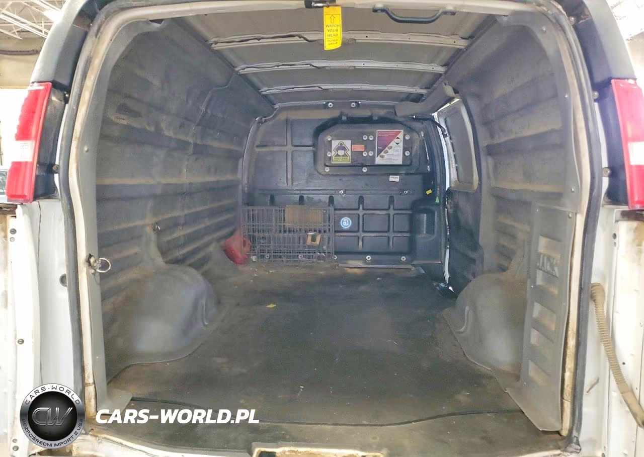 2019 Chevrolet Express 2500 Cargo Delivery Van VIN:1GCWGAF1XK1208086 - 10