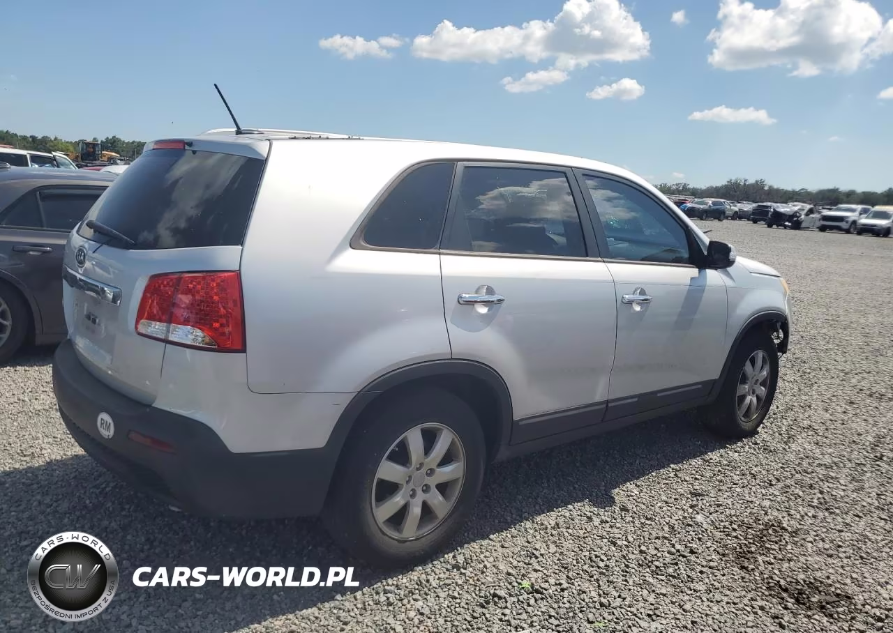 2013 Kia Sorento Lx VIN:5XYKT4A68DG414735 - 3