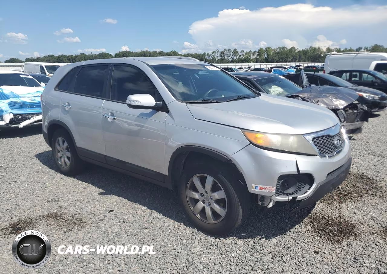 2013 Kia Sorento Lx VIN:5XYKT4A68DG414735 - 4