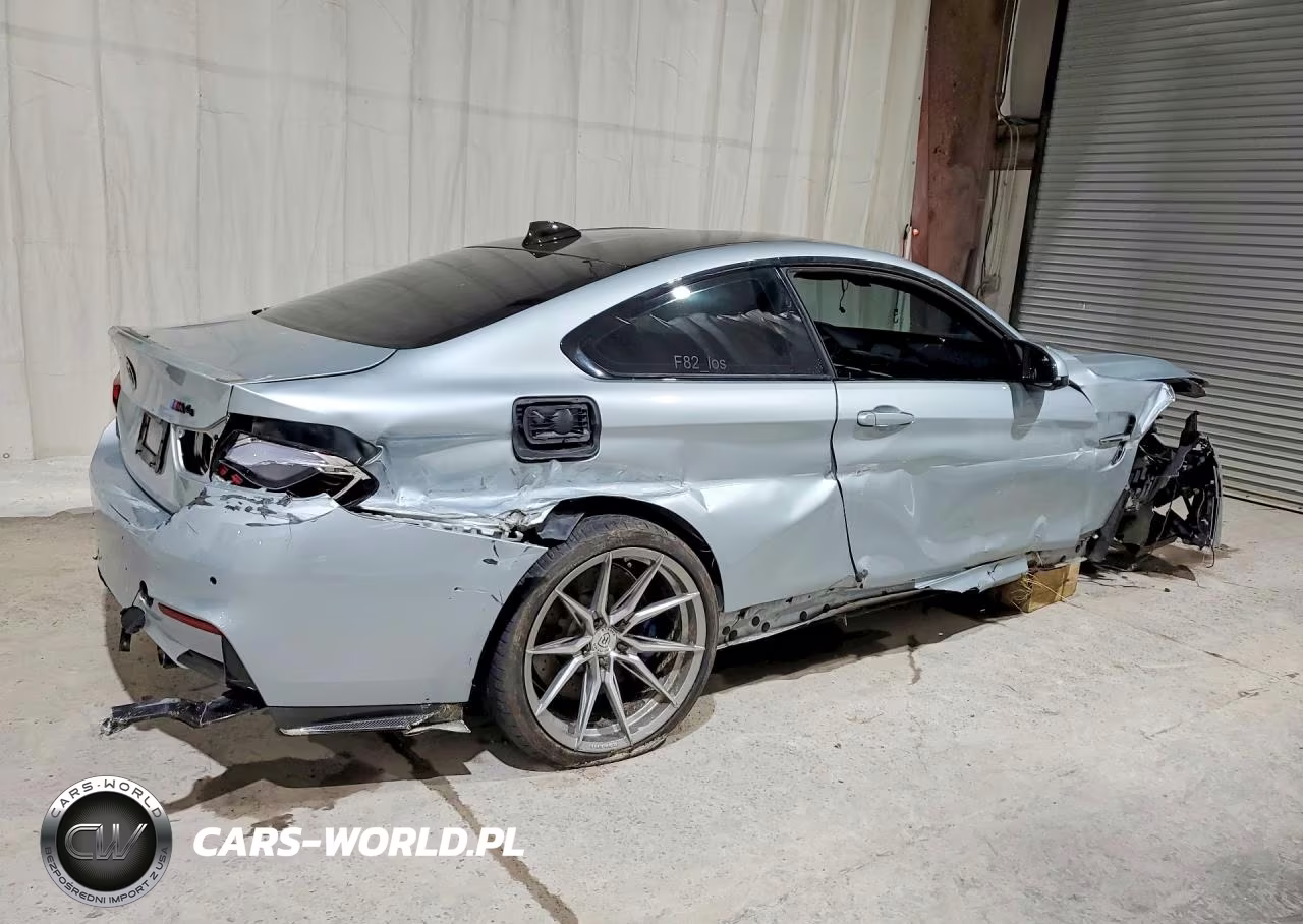 2015 BMW M4 VIN:WBS3R9C52FK329304 - 3