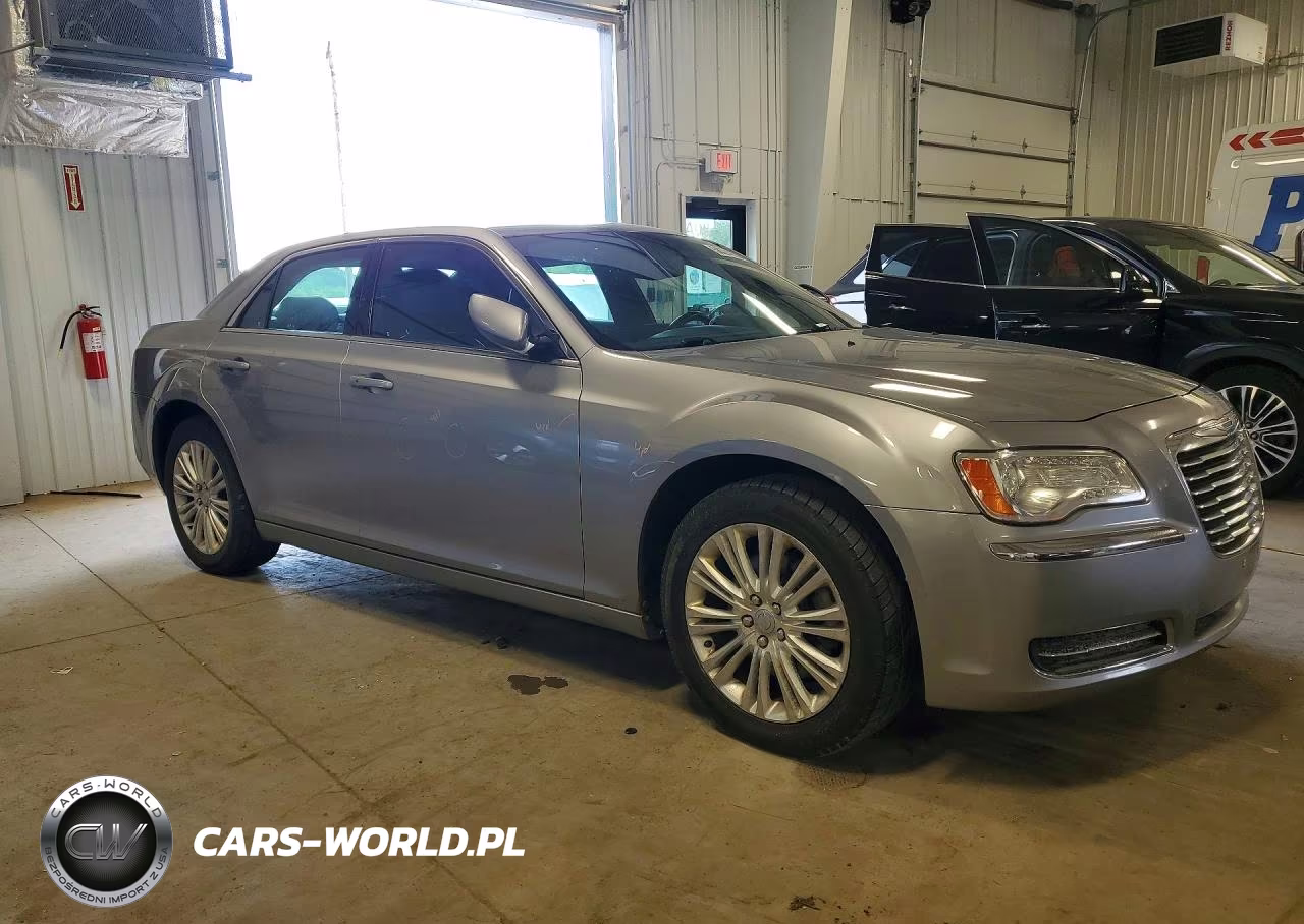 2014 Chrysler 300 VIN:2C3CCARG9EH223610 - 4