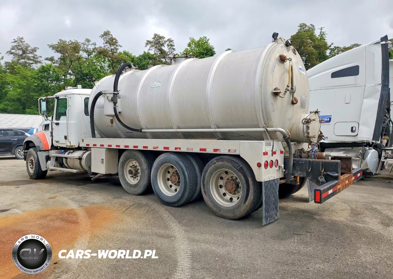 2013 Mack Gu713 Fuel Truck VIN:1M2AX07C6DM014673 - 3