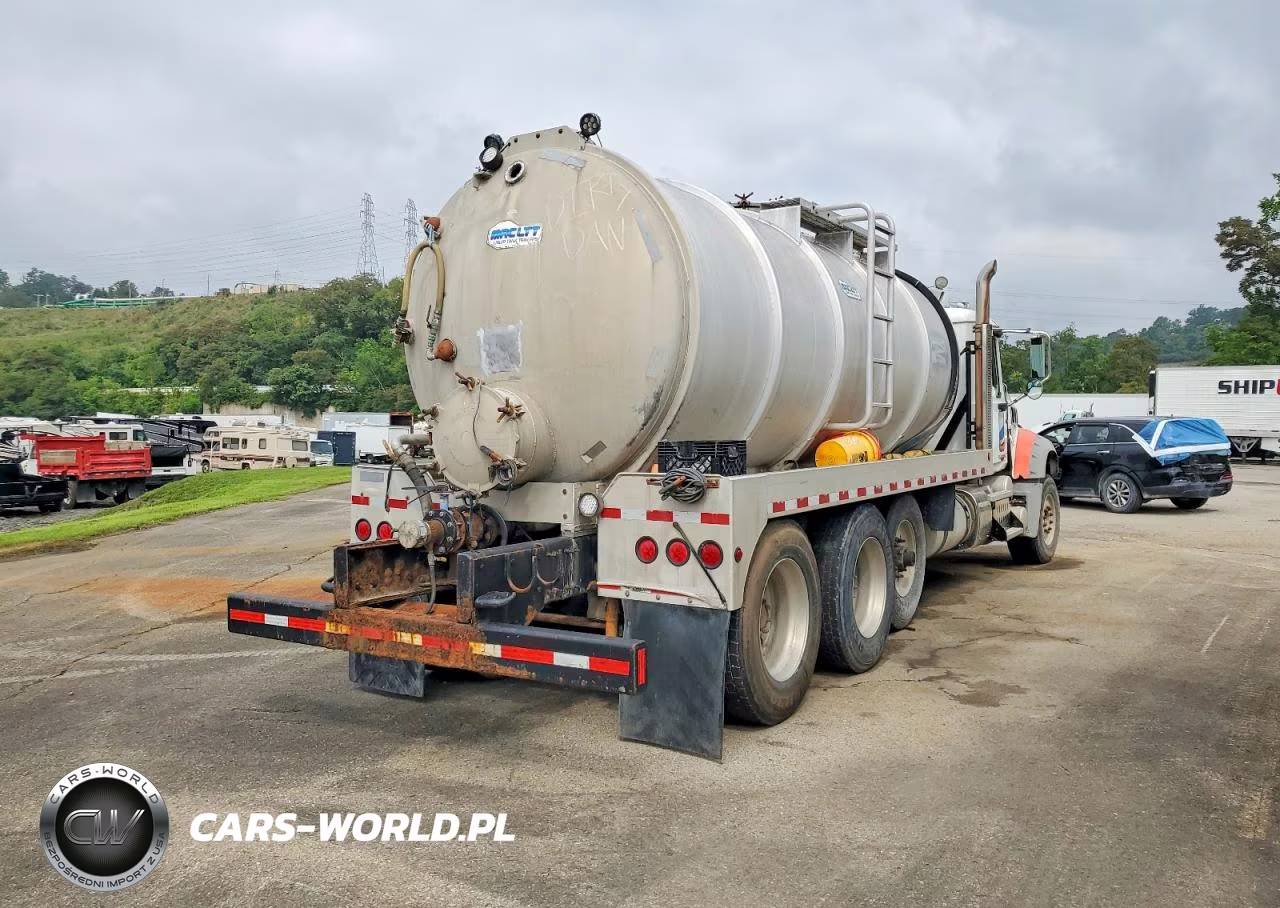 2013 Mack Gu713 Fuel Truck VIN:1M2AX07C6DM014673 - 4
