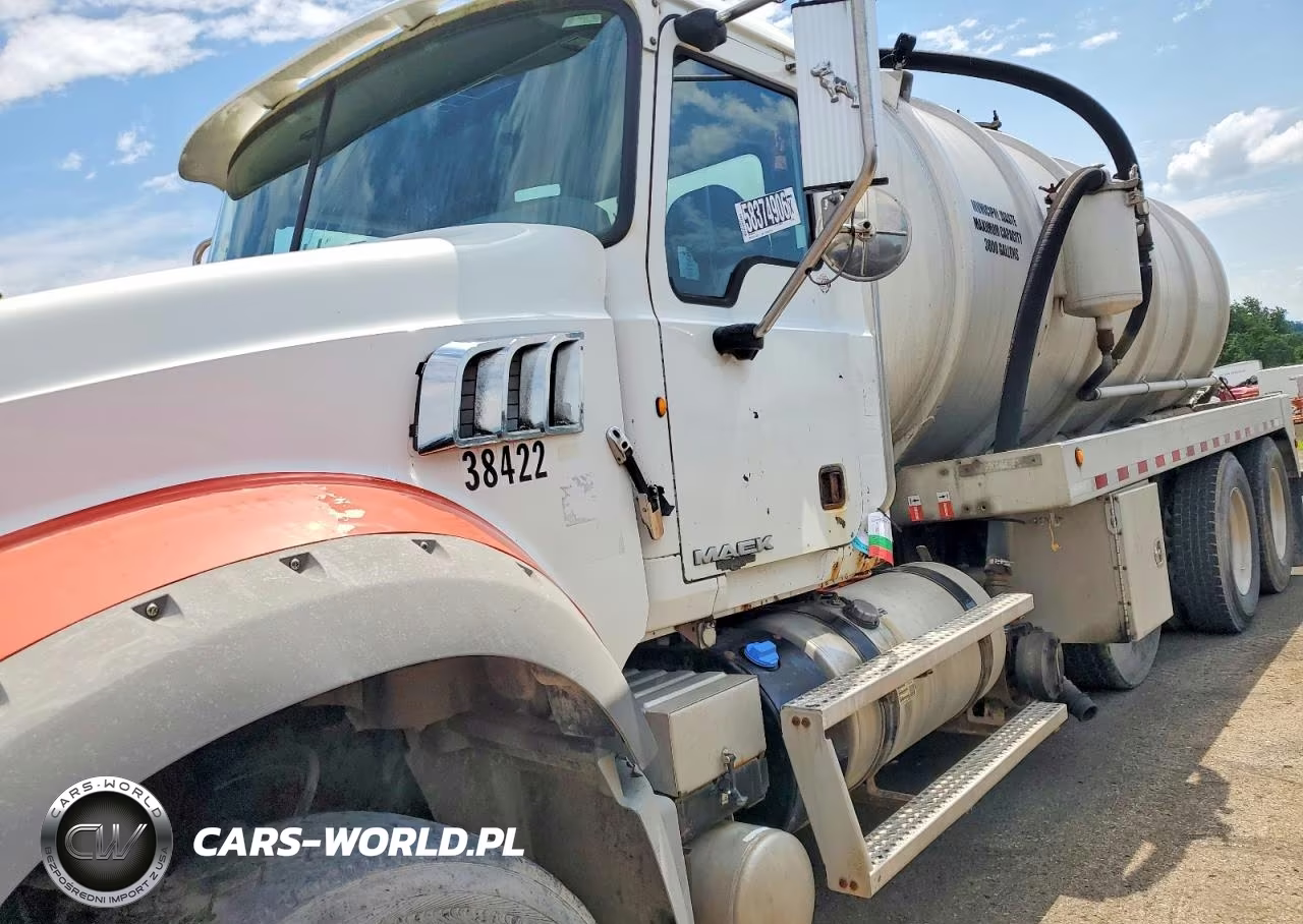 2013 Mack Gu713 Fuel Truck VIN:1M2AX07C6DM014673 - 9