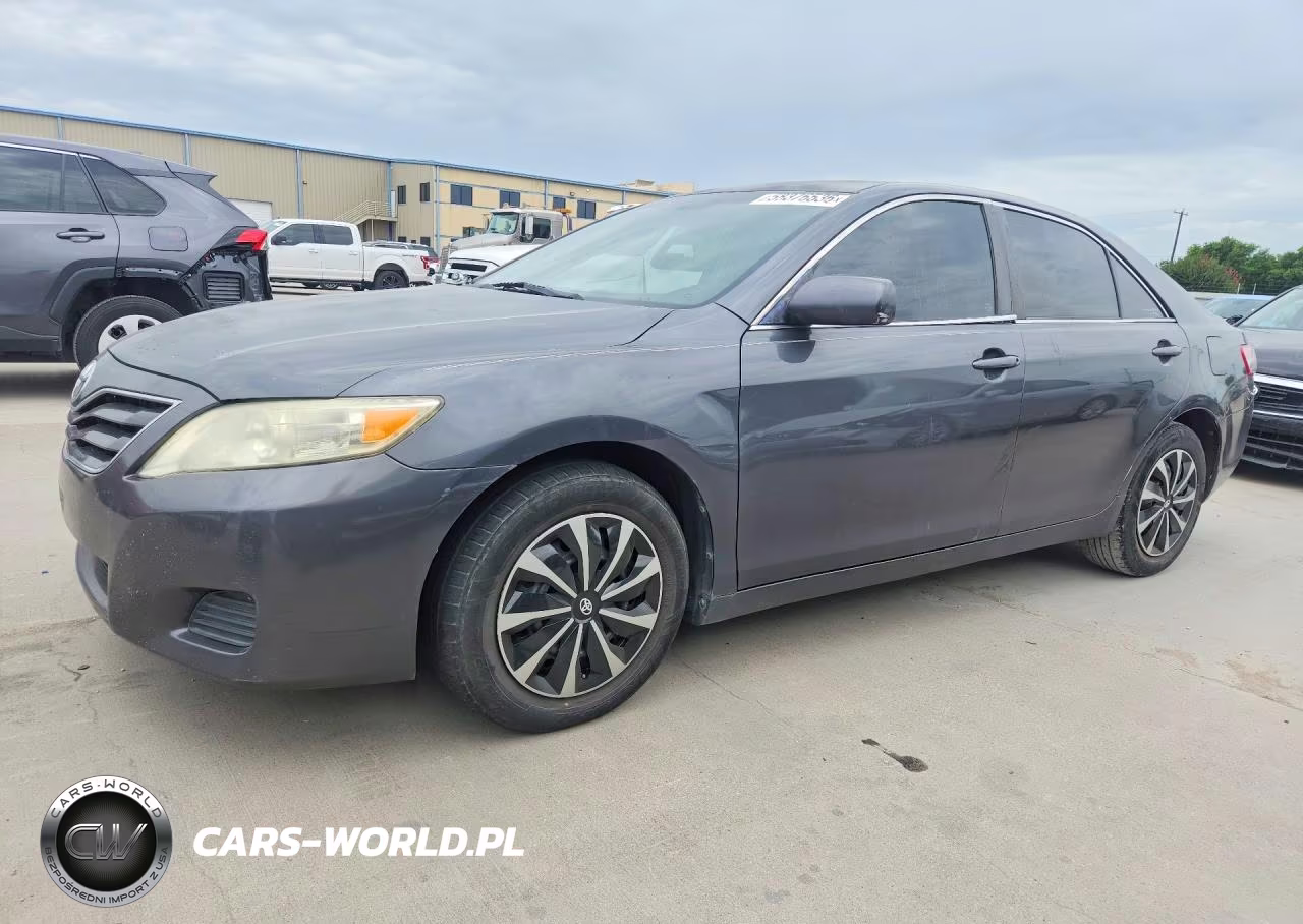 2011 Toyota Camry Le – zdjęcie 1 z 12