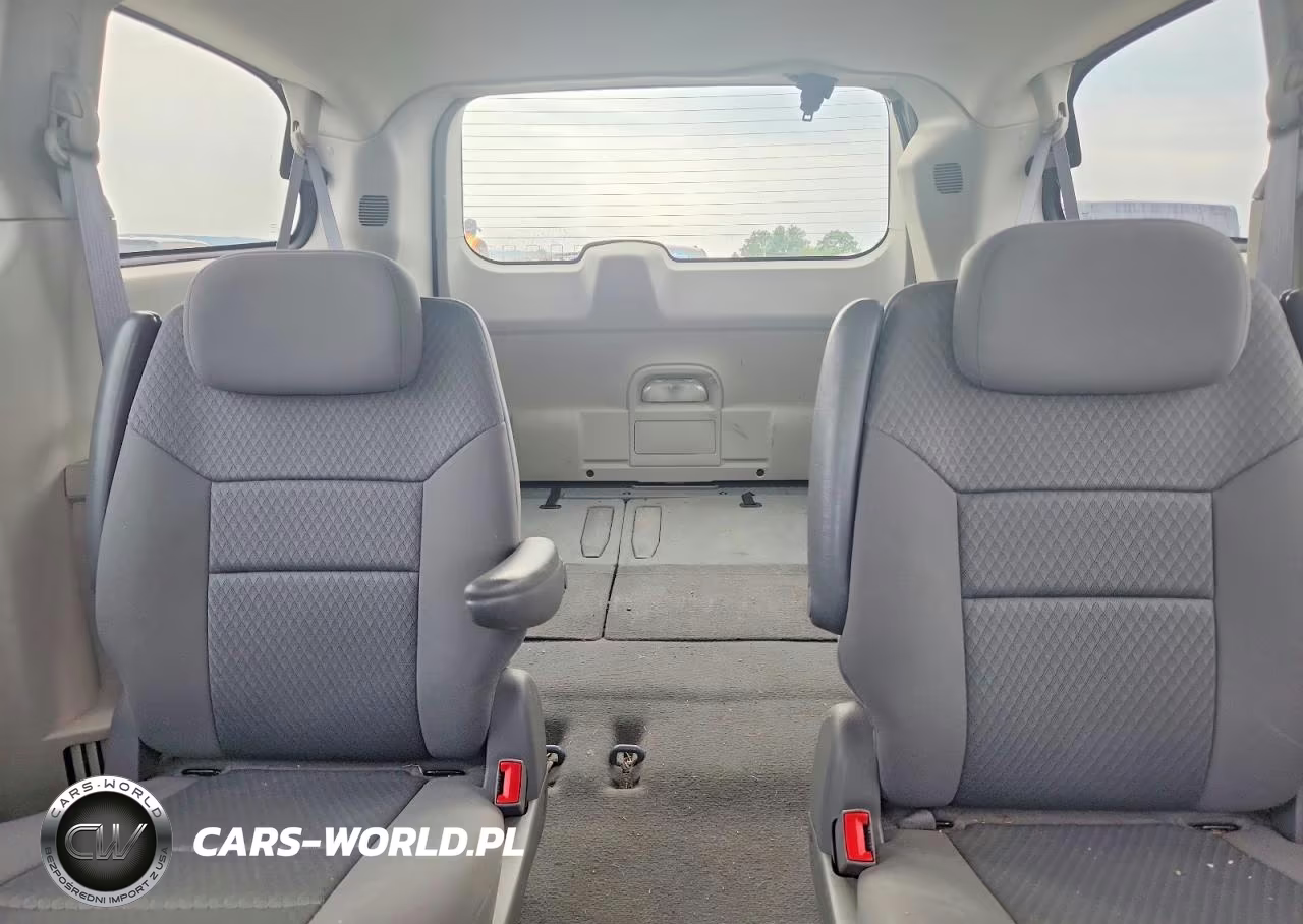2010 Chrysler Town & Country Touring VIN:2A4RR5D17AR300181 - 10