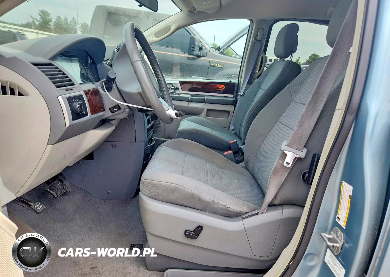 2010 Chrysler Town & Country Touring VIN:2A4RR5D17AR300181 - 7