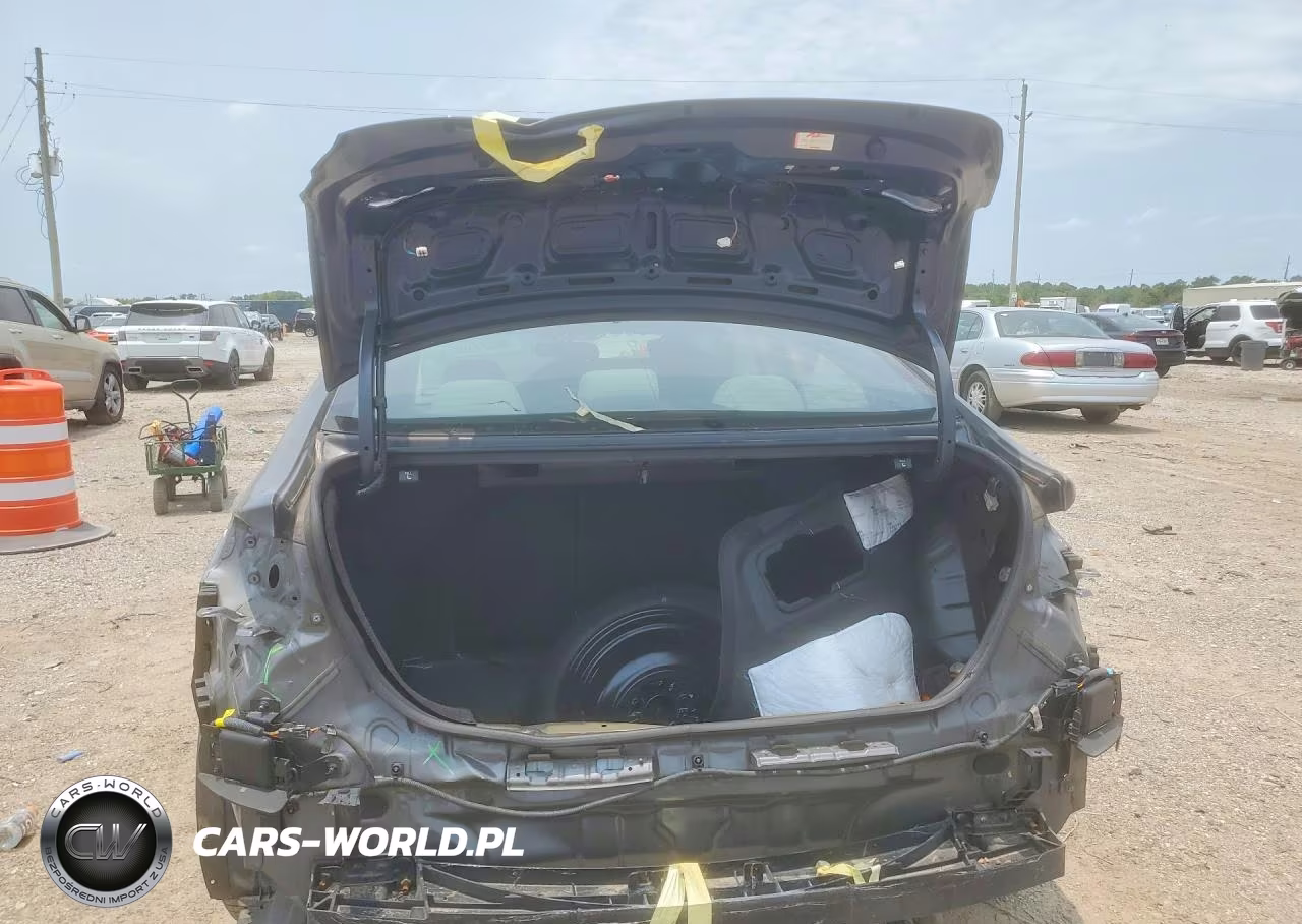 2018 Hyundai Elantra Sel VIN:5NPD84LF8JH362146 - 6