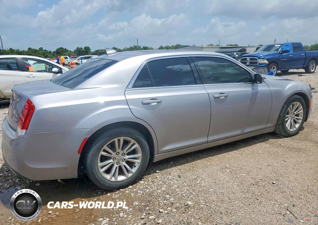 2017 Chrysler 300 Limited VIN:2C3CCAAG6HH662103 - 3