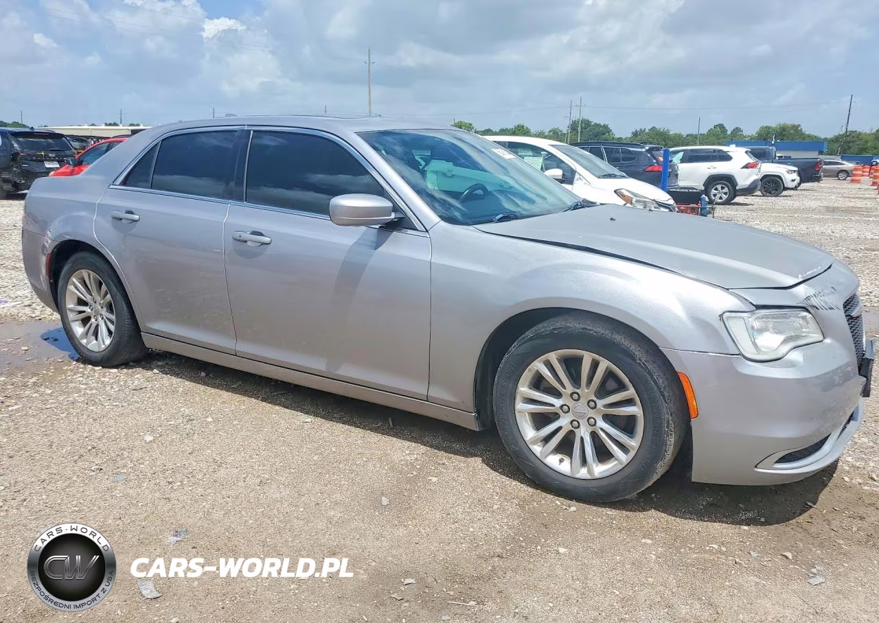 2017 Chrysler 300 Limited VIN:2C3CCAAG6HH662103 - 4