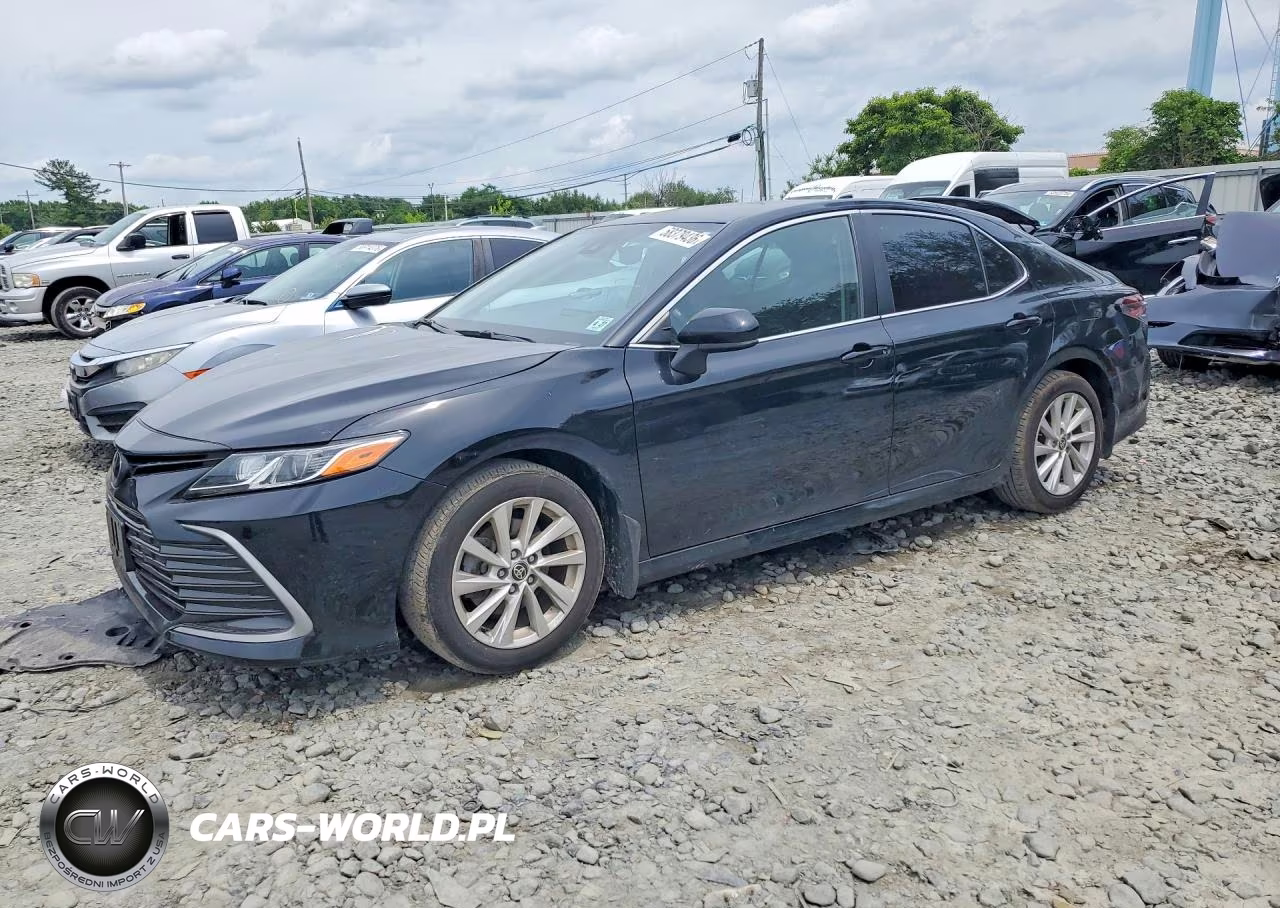 2022 Toyota Camry Le – zdjęcie 1 z 12