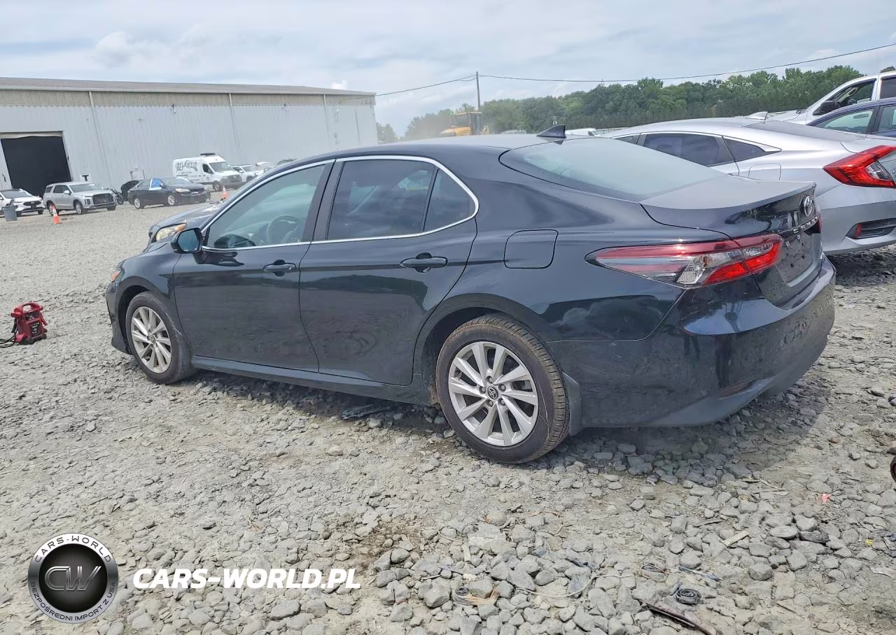 2022 Toyota Camry Le VIN:4T1C11AK3NU697465 - 2