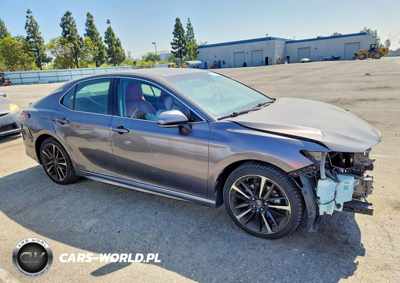 2018 Toyota Camry Xse VIN:4T1B61HK4JU070626 - 4