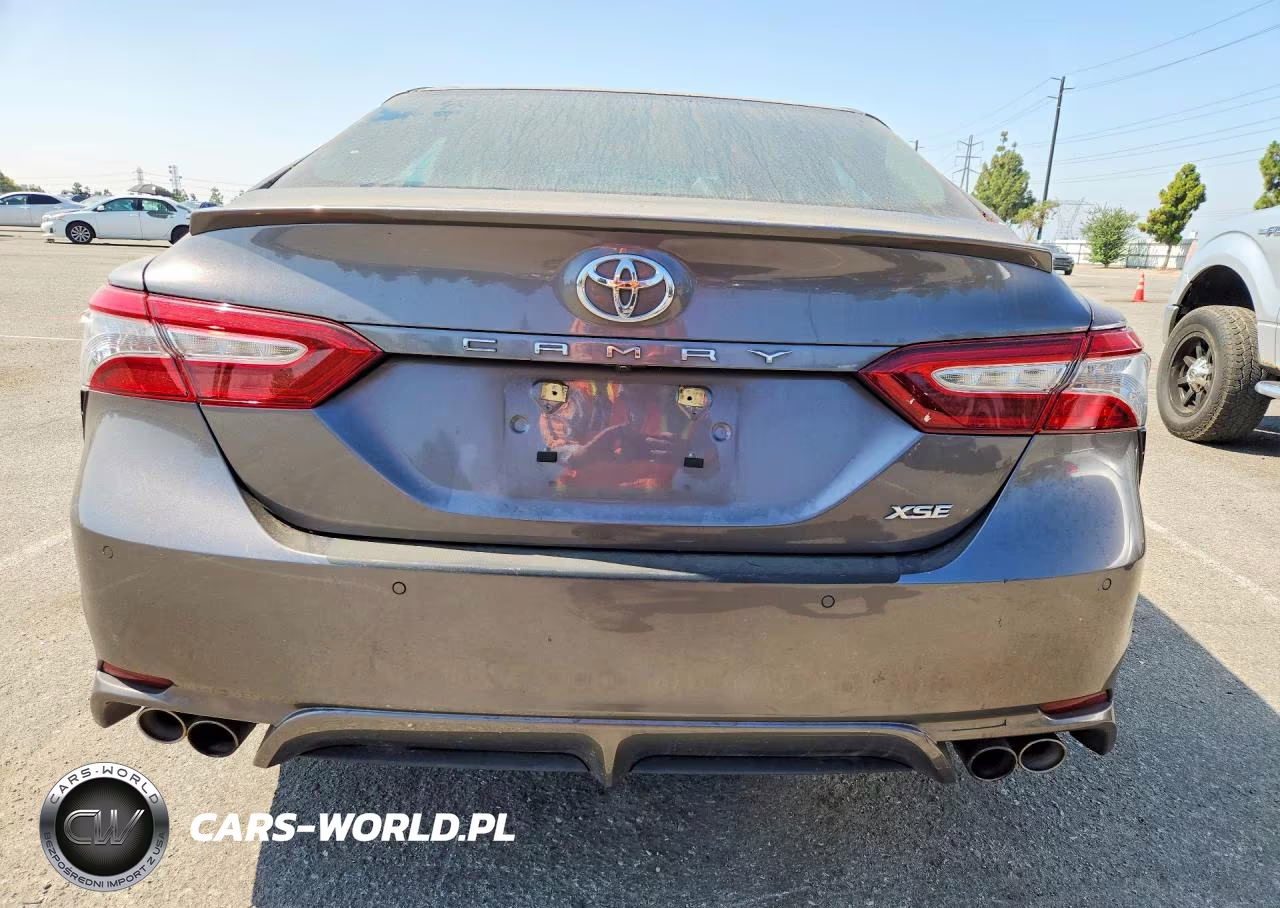 2018 Toyota Camry Xse VIN:4T1B61HK4JU070626 - 6