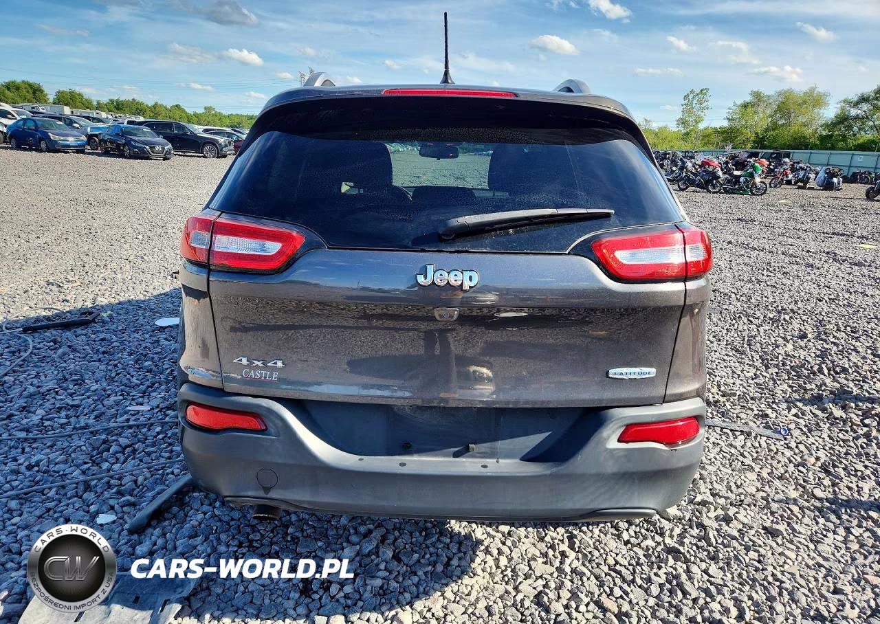 2015 Jeep Cherokee Latitude VIN:1C4PJMCB1FW789801 - 6